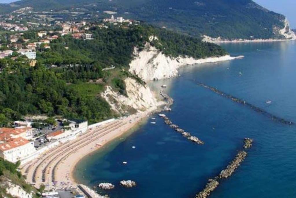Alloggio Incantevole Con Piscina Numana Εξωτερικό φωτογραφία